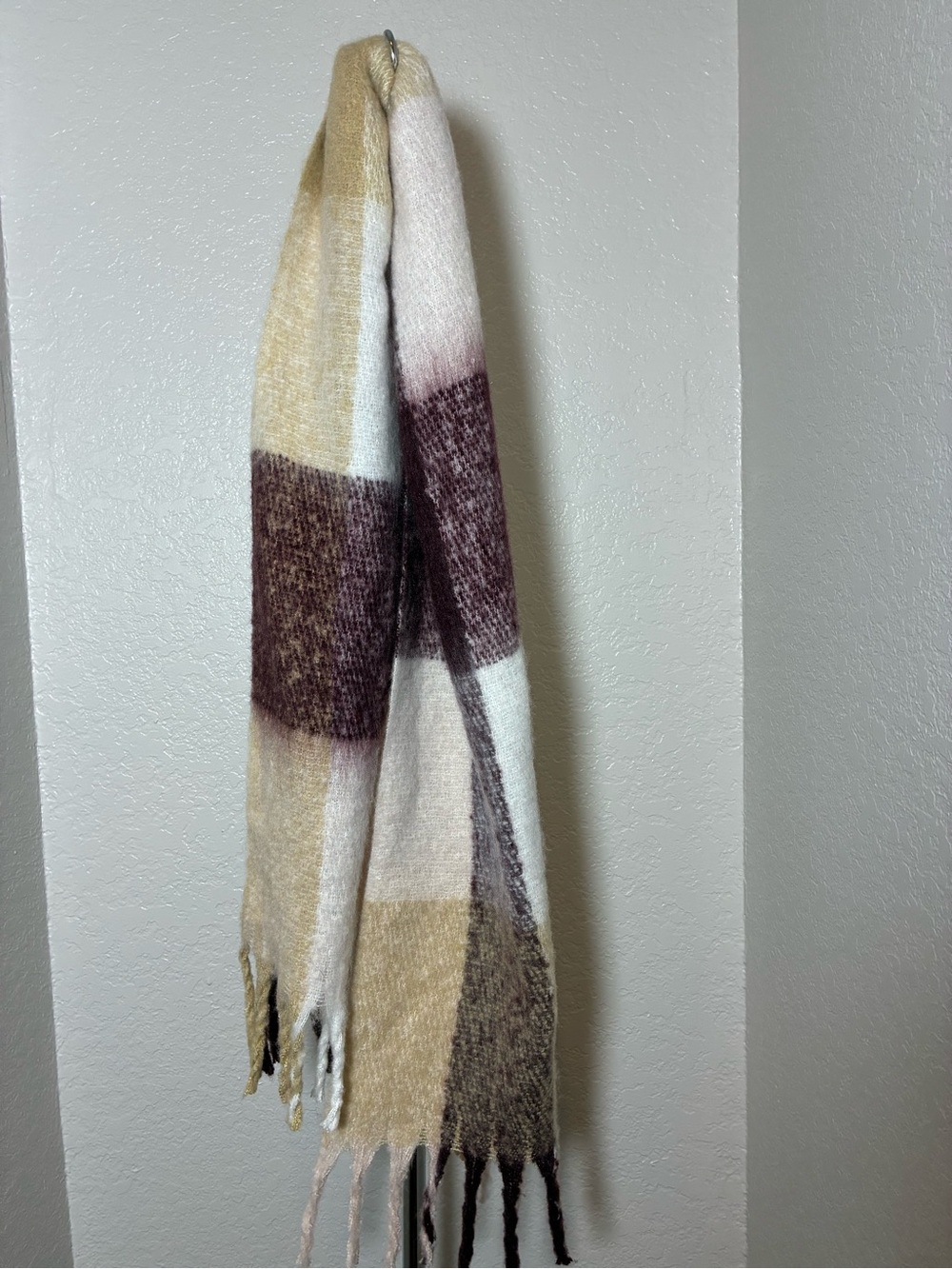 Lucky Brand Cozy Plaid Fringe Scarf in Cream, Beige & Brown SOFT